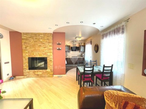 Дом 165м², участок 9 сот.